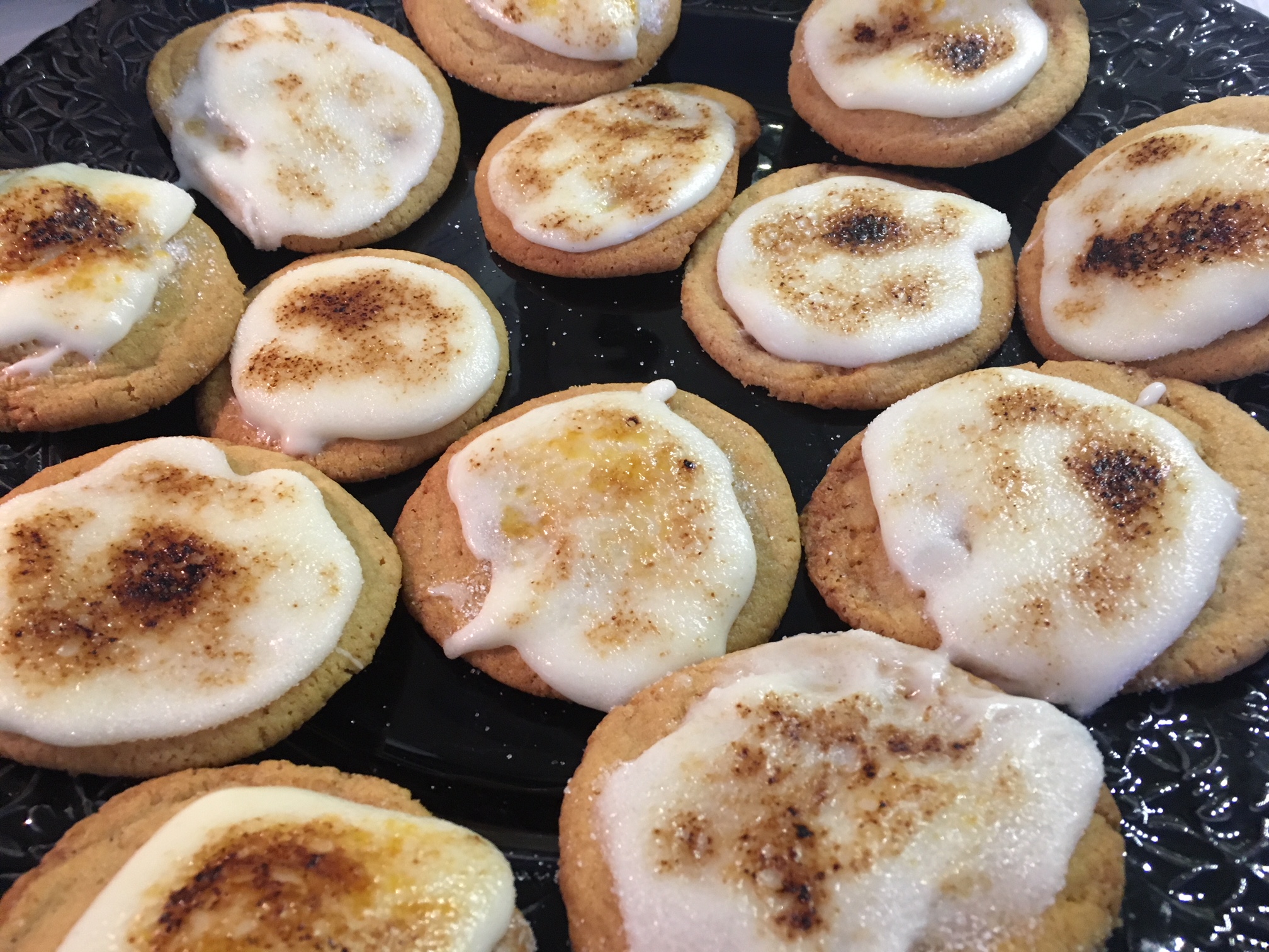 Cookies med creme brûlée-frosting